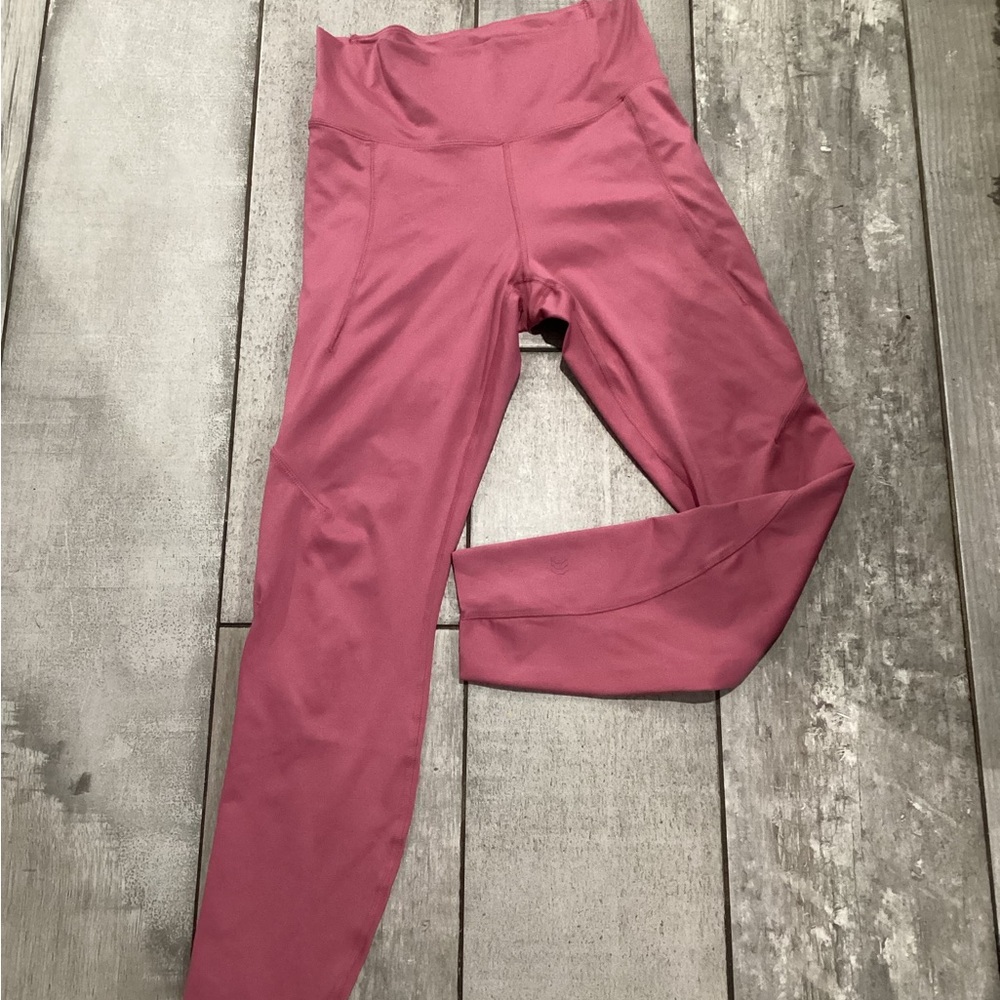 All in motion, pink leggings with zipper pockets size medium like new condition